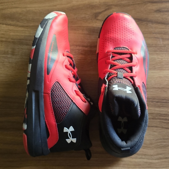 Under Armour Other - Under Armour Basketball Shoes Size Boys Youth 7Y